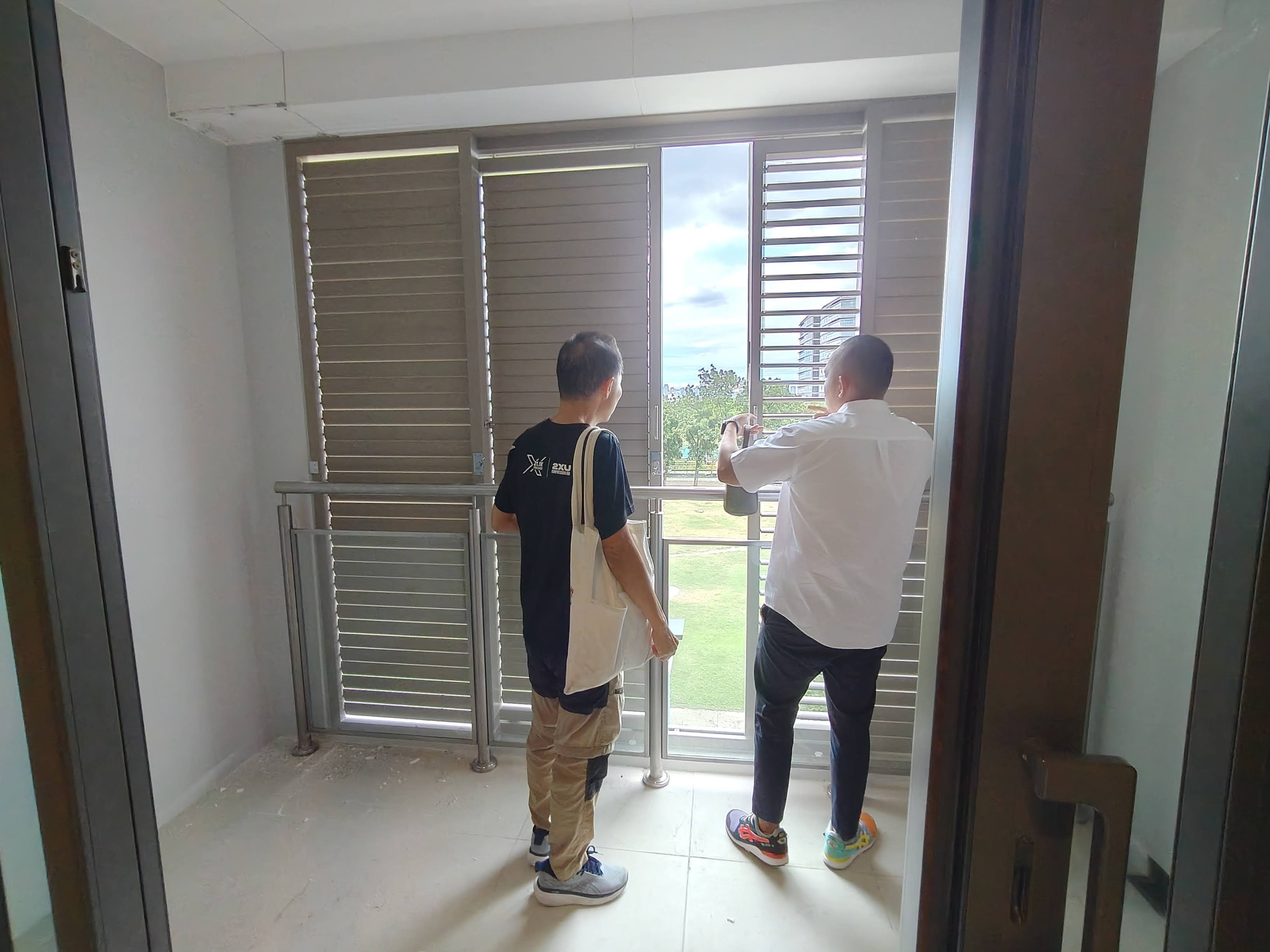 Privacy blinds and lourves